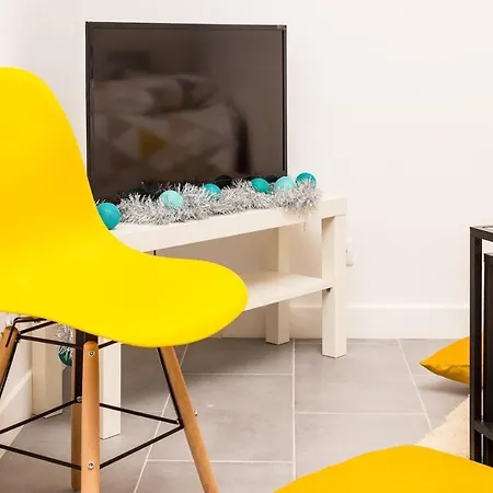 Apartment Budget Apart Near Paris